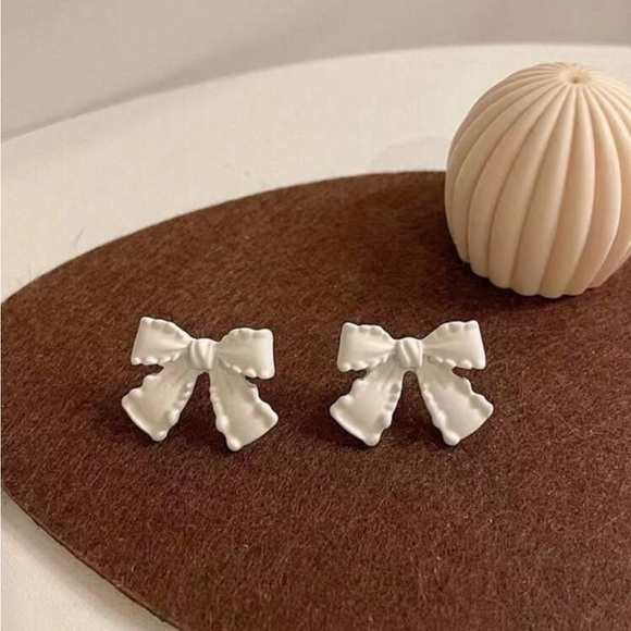 White Bow Stud Earrings - Picture 3 of 4